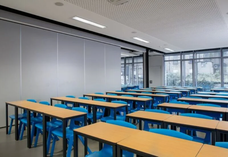 Mobiele paneelwand in een schoolruimte
